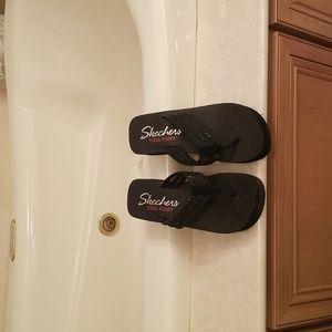 Black wedge thong shoes